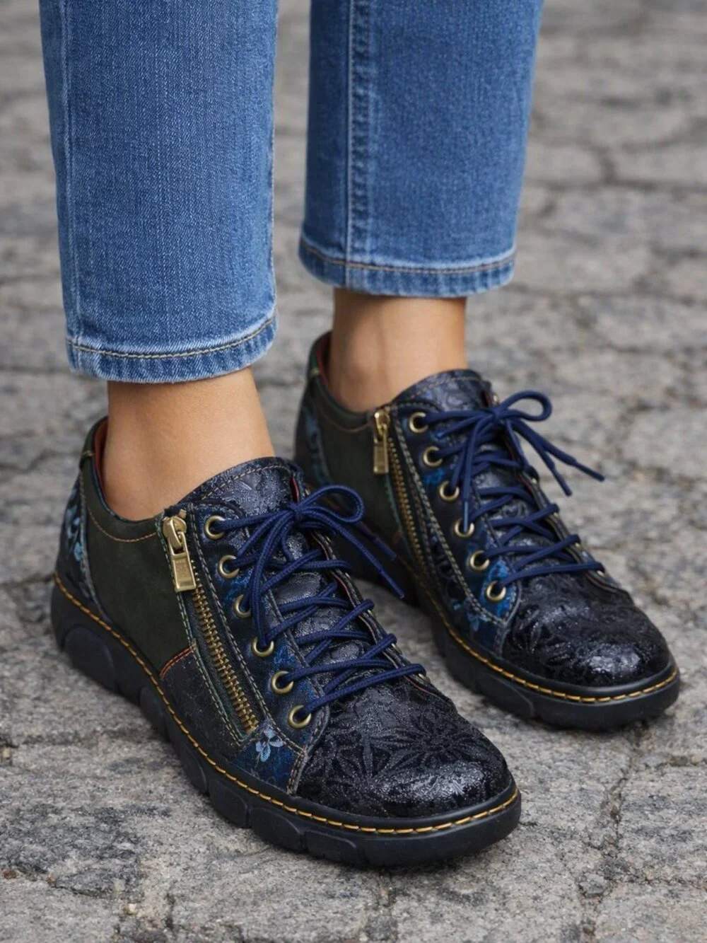 L’Artiste by Spring Step Danli‑Bloom Sneakers